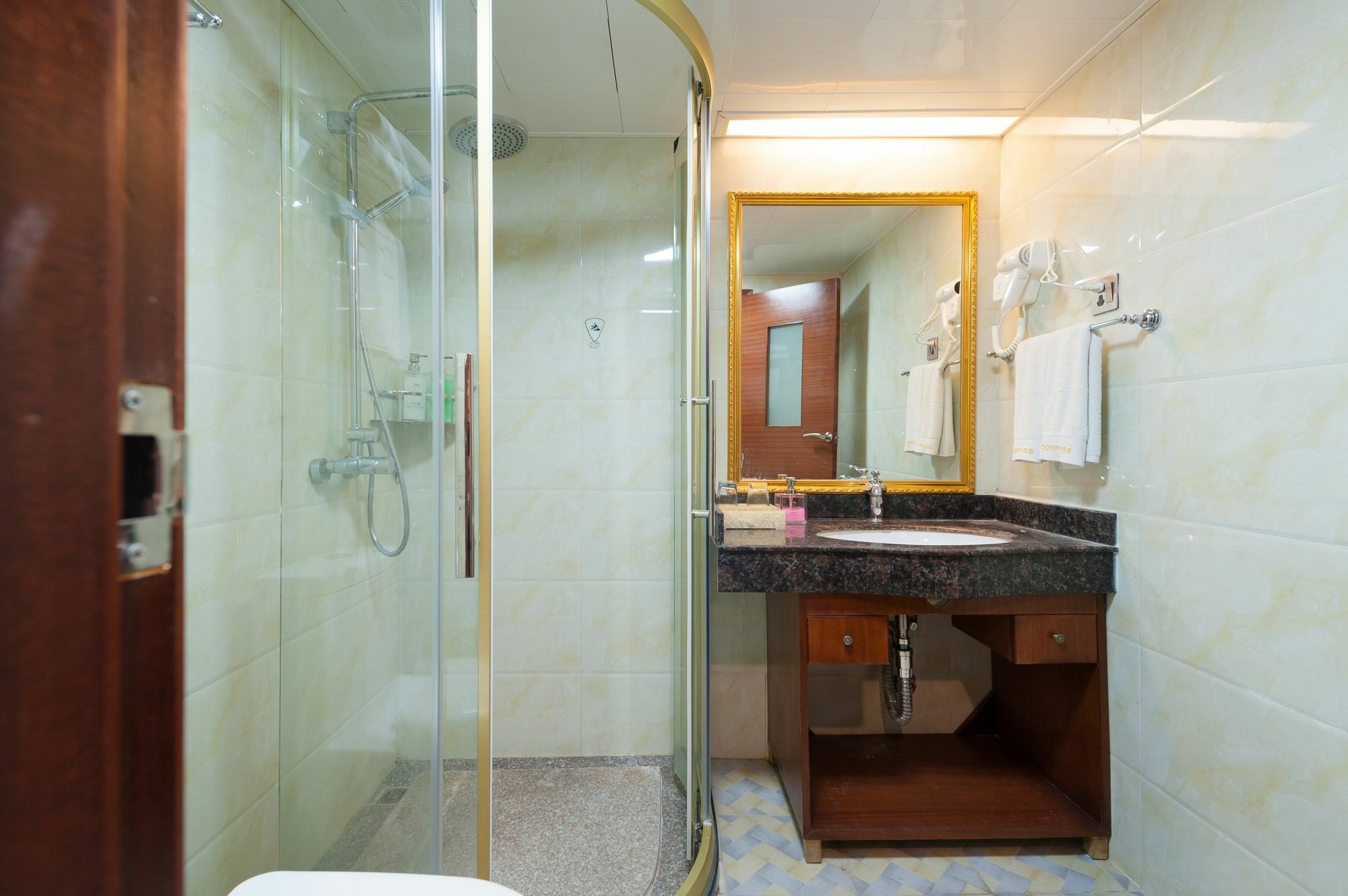 Guangzhou Compass Hotel Экстерьер фото