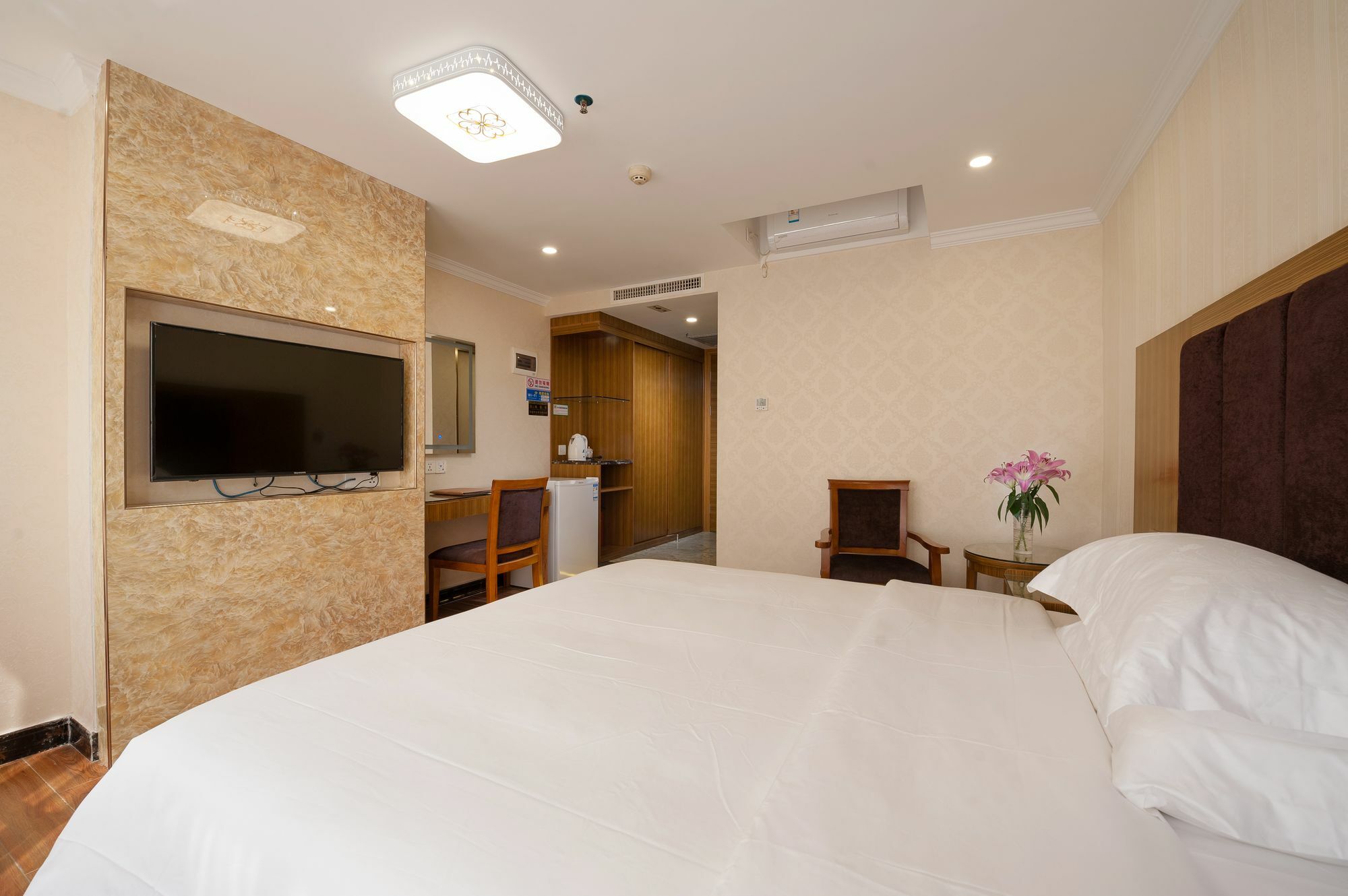 Guangzhou Compass Hotel Экстерьер фото